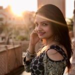 Giaa Manek Instagram - Conversations & Relationships that begin with “unwillingness” doesn't last long... Pillar of “willingness” with gentle Love & Care or the one with Un....... ? Is a choice to be reflected upon... Make a choice with joy,that never ends ! #choice #tickingtime #aboutto #takeoff 🛫