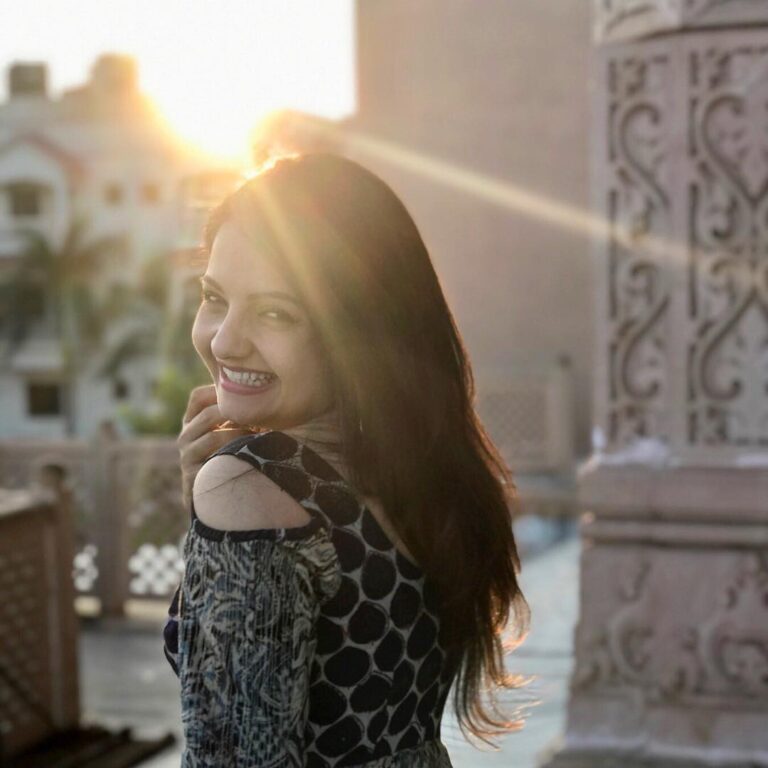 Giaa Manek Instagram - Conversations & Relationships that begin with “unwillingness” doesn't last long... Pillar of “willingness” with gentle Love & Care or the one with Un....... ? Is a choice to be reflected upon... Make a choice with joy,that never ends ! #choice #tickingtime #aboutto #takeoff 🛫