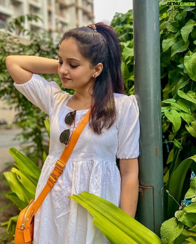 Giaa Manek Instagram - How do other people see me ? The way I see myself …🥀💋