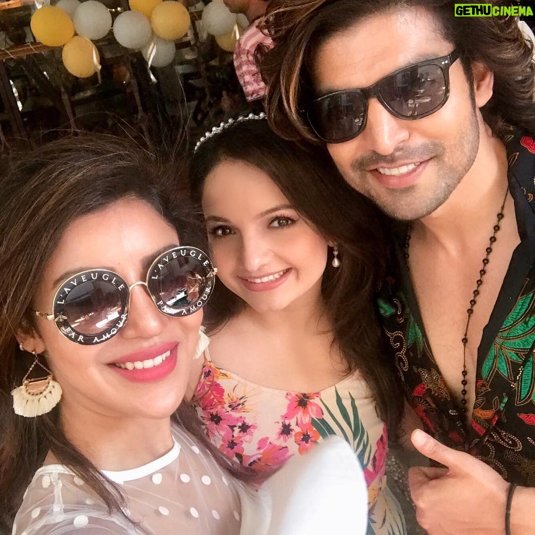 Giaa Manek Instagram - Conditional or unconditional ? It’s all in the mind! Love you both ..❤️ @debinabon @guruchoudhary #friendship #love