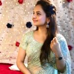 Giaa Manek Instagram - One who earns Devi’s Grace is a blessed being ! #navratri #durgapuja2018 #friends #family #love #gratitude