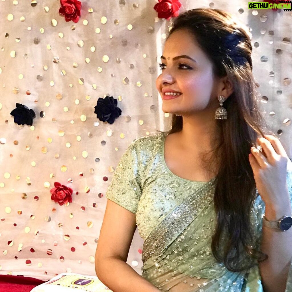 Giaa Manek Instagram - One who earns Devi’s Grace is a blessed being ! #navratri #durgapuja2018 #friends #family #love #gratitude