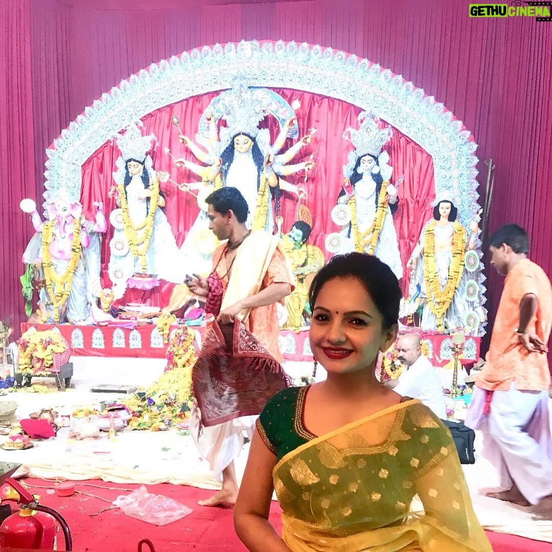 Giaa Manek Instagram - One who earns Devi’s Grace is a blessed being ! #navratri #durgapuja2018 #friends #family #love #gratitude