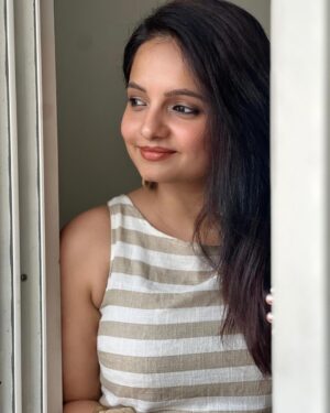 Giaa Manek Instagram - सुहाना सफर और यह मौसम हसीं..🫶🏻✨🌱
.
.
.
#monday
