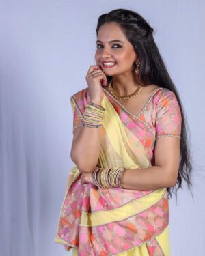Giaa Manek Instagram - Hello #friyay !!