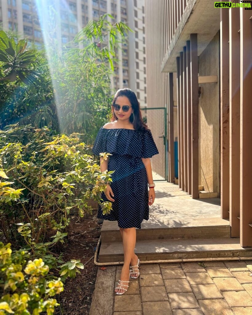 Giaa Manek Instagram - As you start to walk on the way ,the way appears.. ☀️