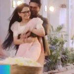 Giaa Manek Instagram - Posted @withregram • @starbharat धूप हो, छाया हो, दिन हो कि रात रहे, तेरा मेरा साथ रहे, तेरा मेरा साथ रहे बताइए हमें कैसा लगा आपको नए शो का नया गाना! #तेरामेरासाथरहे #TeraMeraSaathRahe STAR भारत पर, 16 अगस्त से रात 8:30 बजे। @khilji_nazim @gia_manek @jyotimukerji @rajkumarroadie @poojakavaaa @karpeminal @nitinvakharia @sampathitesh @maharshii27 @vandhanaa_vittlanee @sumati20