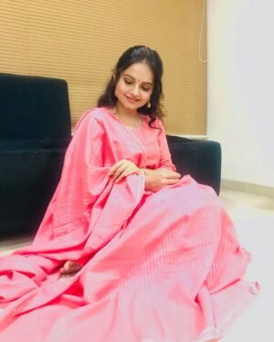 Giaa Manek Instagram - Wishing you all a Happy and prosperous new year !
Love , light , health and auspiciousness in abundance ✨.
Pic credit - Mom 🤗