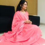 Giaa Manek Instagram - Wishing you all a Happy and prosperous new year ! Love , light , health and auspiciousness in abundance ✨. Pic credit - Mom 🤗