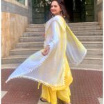 Giaa Manek Instagram - Some days there won’t be a song in your heart , sing anyway 🎶. Emory Austin . . . #sunday 💕