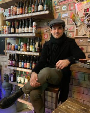 Giacomo Gianniotti Instagram - Back in Bologna… 🍺 

📸: @nichole_gianniotti