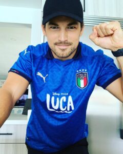 Giacomo Gianniotti Instagram - Andiamo ragazzi! #forzaazzurri #forzaitalia @azzurri @pixarluca @disneyplusit Los Angeles, California