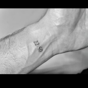 Giacomo Gianniotti Instagram - The time that marked the end of one of the most beautiful chapters of my life. A symbol that all beautiful things must eventually come to an end. But also a reminder that there is always still miles of beauty just around the corner. 
———————————————————
Thanks to brother @winterstone for the ink, and brother @gianlu_ch13 for the design. 

Always love ❤️ #22:50