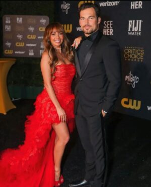 Giacomo Gianniotti Instagram - Oh what a night 🎶 . What an honor. Thank you to @criticschoice for having me. It was truly a pleasure to honor, share the stage, and meet, so many of my heroes and colleagues. There was so much tremendous work put on screen this year. And as our stunning host @chelseahandler put it, it was a tremendous year for WOMEN! More of that please! 

Thank you to the @thecw for this generous opportunity to present such a prestigious category. 

Thanks to my partner in crime @vanessamorgan for being the perfect wing woman to present with. 💃🏻

Lastly our new show WILD CARDS 🃏 comes out this WEDNESDAY. In the United States 🇺🇸 on the CW, and it’s available to stream every week, the day after. (Thursdays)

Canada 🇨🇦 has already seen the first episode one week ahead and you guys have all been such supportive champions of the new show which fills us with joy. Keep watching there’s so much more, and it just gets better and better. 

Thanks to our team at @thecw @cbc @blink49studios for making all this happen and to @michael.konyves.ig for having the dream that started it all. So excited for you all to see what we all worked so hard on. 

Thanks to my team @thegershagency @thrulineentertainment @characterstalentagency and @viewpoint.pr for your continued support, kindness, patience and collaboration. It’s a joy to work with you guys. 

Lastly massive congrats to all the nominees AND winners of last nights critics choice. You are all winners in my eyes. Feeling so inspired after last night and looking forward to all the joy this new year will bring. 

Grooming : @nichole_gianniotti 💇🏻‍♂️
Suit : @giorgioarmani 🇮🇹🤵🏻
Watch : @hamiltonwatch ⏱️