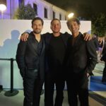 Giacomo Gianniotti Instagram – Grazie @nastridargento , Il sindacato di giornalisti cinematografici, @persol e Laura Dellicolli per questo grandissimo onore. 

Il Personaggio del Anno mi sembra un po troppo, ma accetto con tanta tanta umiltà. Grazie 🙏🏽. 

Dopo aver tornato da cosi poco in Italia a lavorare, e non solo trovarmi con tanto lavoro, ma anche tanto riconoscimento, mi emoziona tantissimo e mi lascia veramente senza parole. 

Il bambino che ha iniziato la sua carriera 24 anni fa a Cine Città non avrebbe mai potuto immaginare questa vita. Questo sogno. Questo onore. 

Sono fiero di essere Italiano e spero di tornare presto a “giocare” con voi. Di non solo vedervi come collegi ma avervi come amici. 

Complimenti e auguri a tutti gli altri premiati. E tante buone cose per il vostro futuro. Il cinema Italiano e vivo, e spero di continuare a contribuire nel modo che posso. 

Grazie alla mia famiglia, alla mia moglie, di essere sempre al mio fianco. 

Grazie a Daniele Orazi e tutta la mia team @do_cinema . 

E grazie a @fendi per rendermi sempre piu bello di che sono, e per la vostra amicizia che continua sempre a crescere. 

Serata magica, serata unica, grazie grazie grazie. MAXXI – Museo nazionale delle arti del XXI secolo