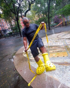 Giancarlo Esposito Instagram - Big YELLOW boots and another incredible shoot with my daughter, @radgirlrubes! 🧀🌟⚠️💛

#yellowboots #mschf #crocs