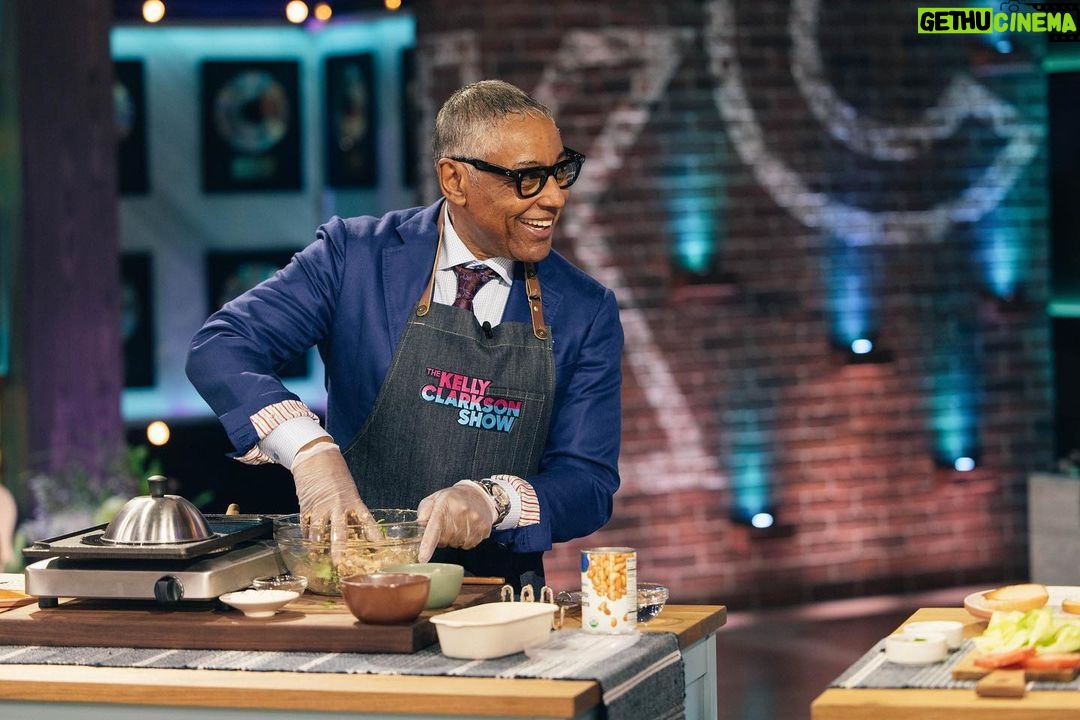 Giancarlo Esposito Instagram - What a time! Last week I was on the #KellyClarksonShow on Monday and then the #JenniferHudsonShow on Tuesday! We cooked, talked about everything from #TheMandalorian to the #bigredboots, and so much more!!! Thank you @kellyclarkson and @iamjhud! #ThrowbackTuesday