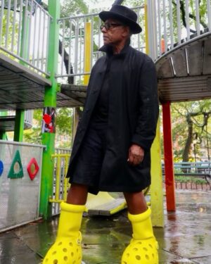 Giancarlo Esposito Instagram - Big YELLOW boots and another incredible shoot with my daughter, @radgirlrubes! 🧀🌟⚠️💛

#yellowboots #mschf #crocs