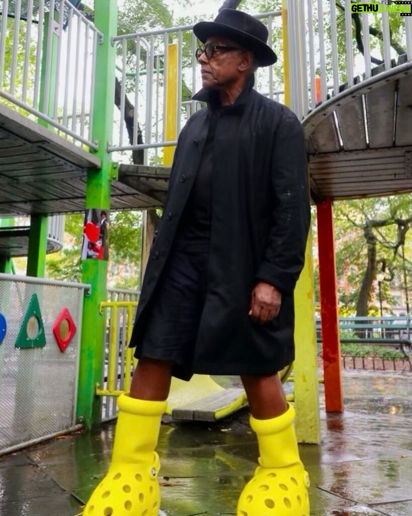 Giancarlo Esposito Instagram - Big YELLOW boots and another incredible shoot with my daughter, @radgirlrubes! 🧀🌟⚠️💛 #yellowboots #mschf #crocs