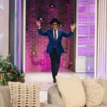 Giancarlo Esposito Instagram - What a time! Last week I was on the #KellyClarksonShow on Monday and then the #JenniferHudsonShow on Tuesday! We cooked, talked about everything from #TheMandalorian to the #bigredboots, and so much more!!! Thank you @kellyclarkson and @iamjhud! #ThrowbackTuesday