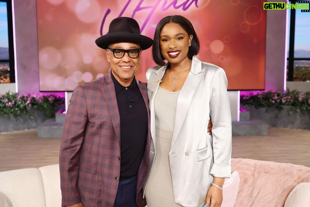 Giancarlo Esposito Instagram - What a time! Last week I was on the #KellyClarksonShow on Monday and then the #JenniferHudsonShow on Tuesday! We cooked, talked about everything from #TheMandalorian to the #bigredboots, and so much more!!! Thank you @kellyclarkson and @iamjhud! #ThrowbackTuesday