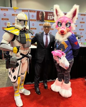 Giancarlo Esposito Instagram - It was so great to run into the legend @chevychase this past weekend at @megaconorlando!

Can you tell I have fun at these things?! 

#MEGACONOrlando