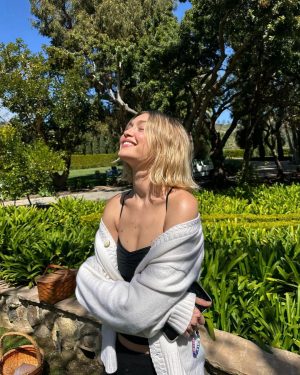 Gigi Hadid Instagram - sunshine & my new ‘do ! shooting spring @guestinresidence with loves of mine @patrickta @laurapolko