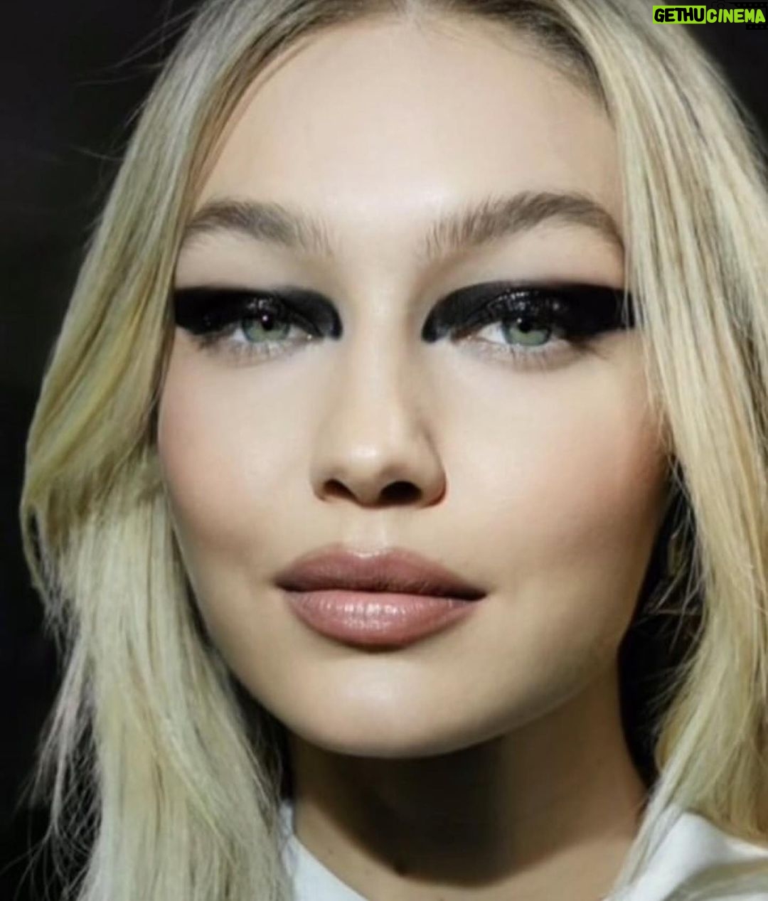 Gigi Hadid Instagram - solo una notte π so grateful always to my @versace family, @donatella_versace and the whole team, for taking such good care of me in Milano. Vi amo tutti ! ! @piergiorgio @kjeldgaard1 @patmcgrathreal @guidopalau