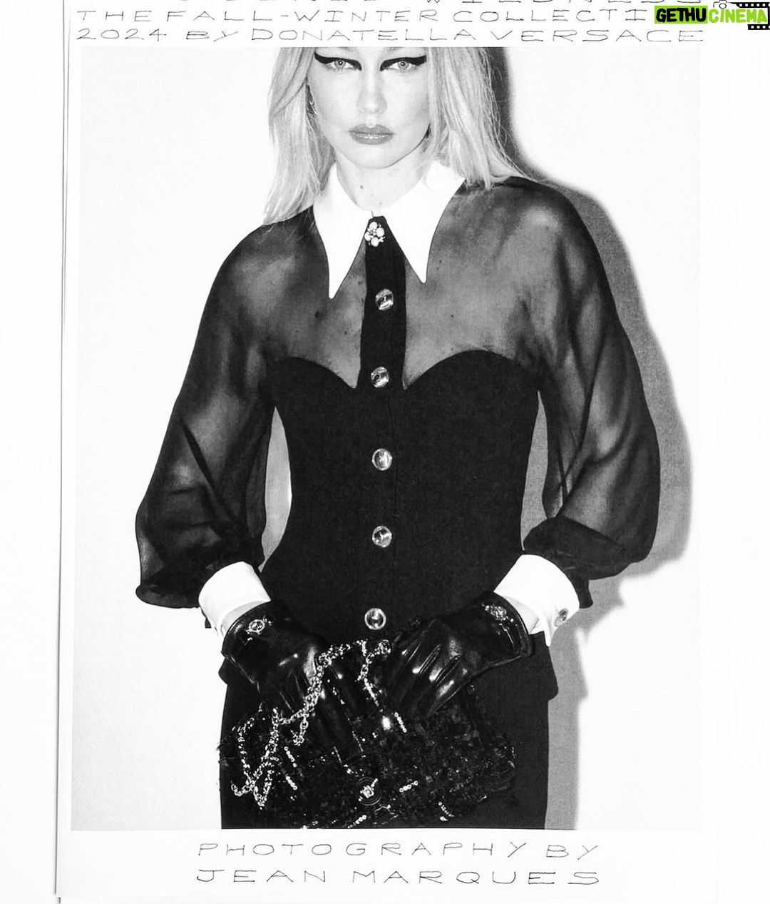 Gigi Hadid Instagram - solo una notte π so grateful always to my @versace family, @donatella_versace and the whole team, for taking such good care of me in Milano. Vi amo tutti ! ! @piergiorgio @kjeldgaard1 @patmcgrathreal @guidopalau