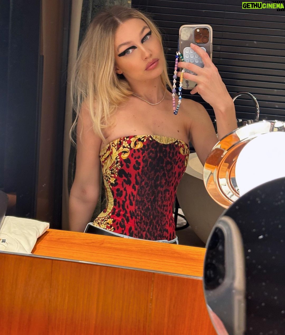 Gigi Hadid Instagram - solo una notte π so grateful always to my @versace family, @donatella_versace and the whole team, for taking such good care of me in Milano. Vi amo tutti ! ! @piergiorgio @kjeldgaard1 @patmcgrathreal @guidopalau