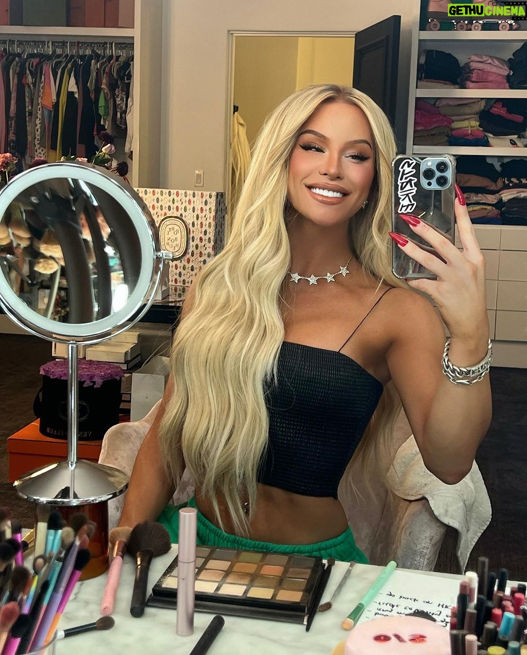 Gigi Lazzarato Instagram - just posted my current full makeup routine on my youtube channelš„° link in my bio!