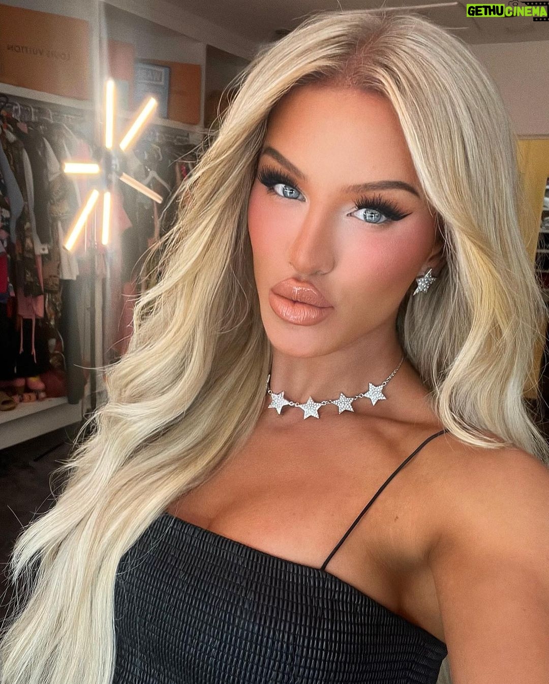 Gigi Lazzarato Instagram - just posted my current full makeup routine on my youtube channelš„° link in my bio!