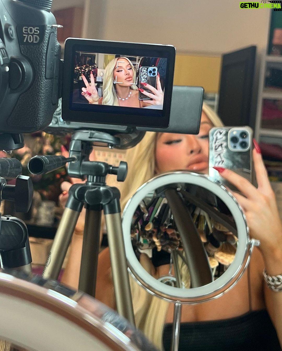 Gigi Lazzarato Instagram - just posted my current full makeup routine on my youtube channelš„° link in my bio!