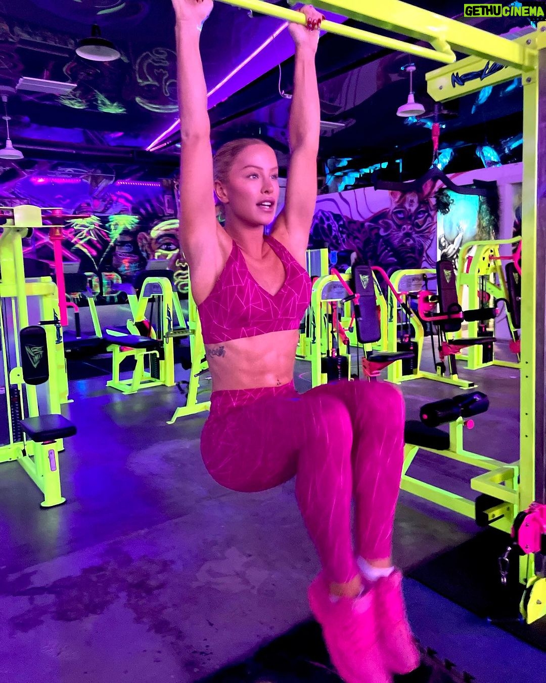 Gigi Lazzarato Instagram - working out is my therapy💖