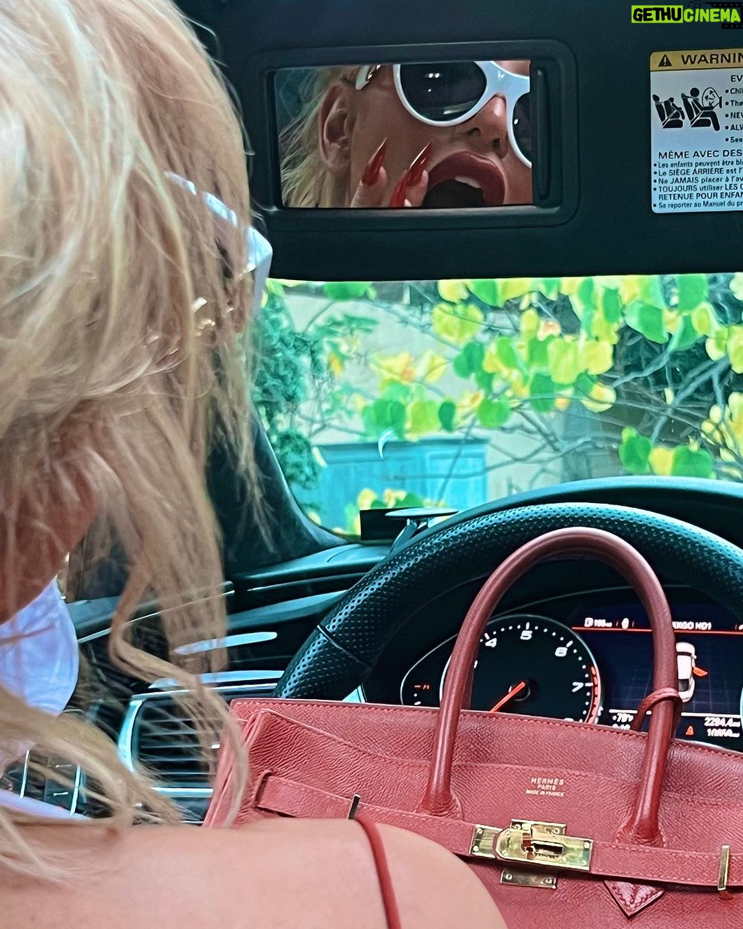 Gigi Lazzarato Instagram - just posted a NEW VIDEO answering allllll of your assumptions about me and girl…. it was really taken there😳🙊🤣 link in my bio!❤️