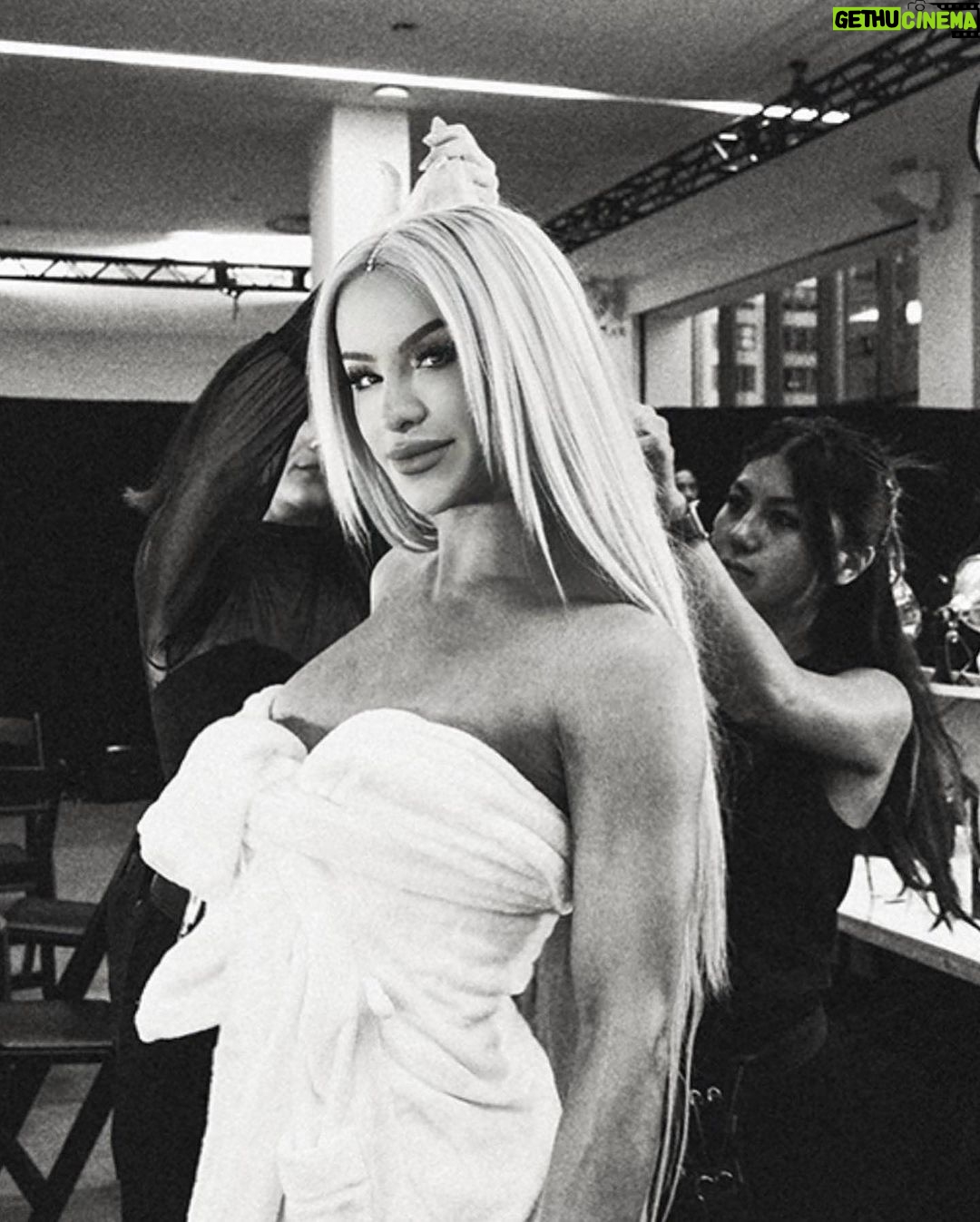 Gigi Lazzarato Instagram - fashion week✅