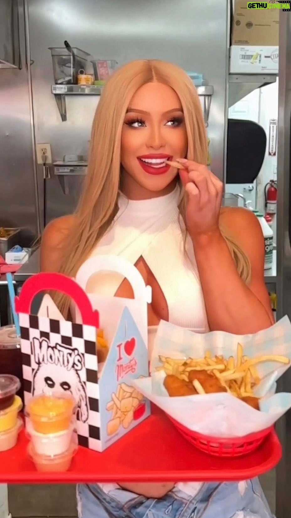 Gigi Lazzarato - 9.8K Likes - 🍔GIGI x MONTY’S coming soon🥤 My Gigi Oreo-geous shake will be available June 23-25😋 The base is vanilla, I added strawberry purée and Newman O crumbles to make sure every bite is super delicious and tasty💖 Trust me you’re gonna be obsessed🙌🏼