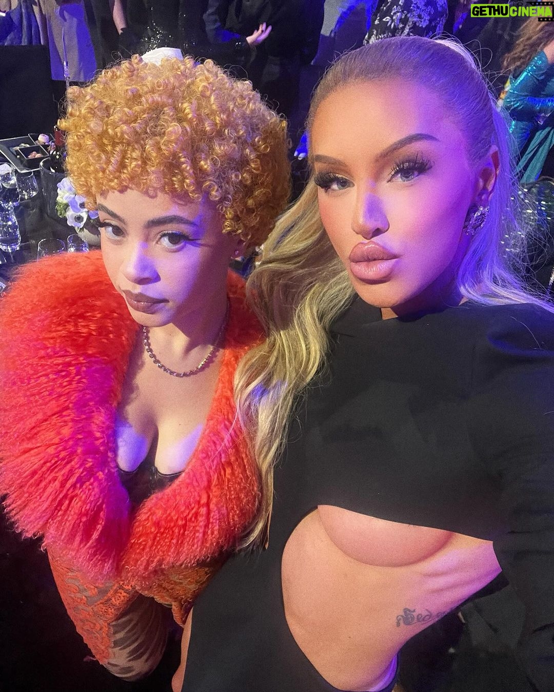 Gigi Lazzarato Instagram - it was the night of the underboob😅