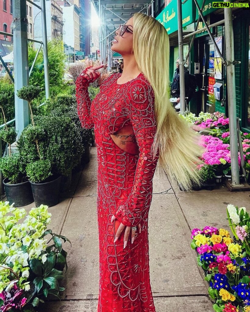 Gigi Lazzarato Instagram - one of my favorite dresses i’ve ever worn❤️