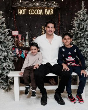 Gilberto Ramírez Instagram - My favorite time of the year🎄🎁. Why I do what I do. All the blood, sweat, and tears are worth it for these boys 💯🇲🇽🥊. Happy Holidays from the Ramirez‼️ #holidays #xmas #mazatlan #mexico #ramirez