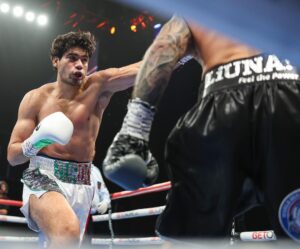 Gilberto Ramírez Instagram - Cree y actúa como si fuese imposible fallar 💯🇲🇽🥊. #zurdo
-
Believe and act as if it were impossible to fail 💯🇲🇽🥊. #mazatlan #boxeo