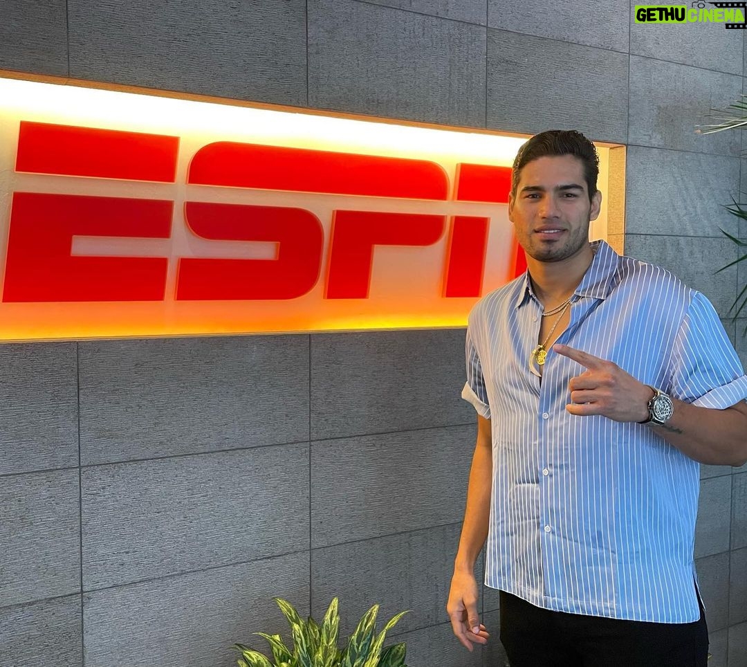 Gilberto Ramírez Instagram - Thanks for having me @espn @ahoraonuncaespn @disney 🥊🥊🥊. #boxing #boxeo #espn #fight #sports #sportscenter #abudhabi #uae