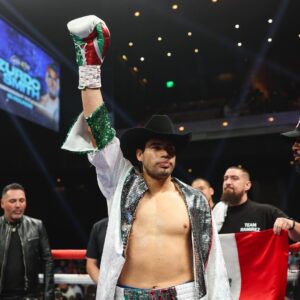 Gilberto Ramírez Instagram - Es en los momentos de mayor oscuridad cuando debemos enfocarnos para ver la luz 💯🇲🇽🥊. #zurdo #boxeo
-
It is in our darkest moments that we must focus to see the light 💯🇲🇽🥊. #boxing #lasvegas #mexico