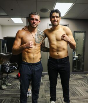 Gilberto Ramírez Instagram - Dos guerreros dejando todo arriba del ring, gracias por todo el apoyo . Llegando a un nuevo desafío con una gran victoria.