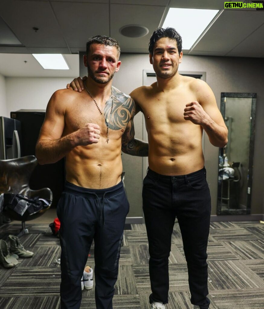 Gilberto Ramírez Instagram - Dos guerreros dejando todo arriba del ring, gracias por todo el apoyo . Llegando a un nuevo desafío con una gran victoria. The Cosmopolitan of Las Vegas