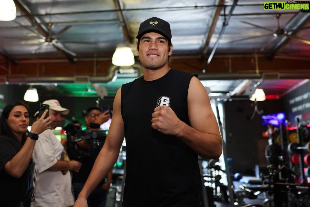 Gilberto Ramírez Instagram - Media day @BrickhouseBoxingClub 🥊. October 7th @cosmopolitan_lv in Las Vegas, NV 🎰. @daznboxing @goldenboy @zurdopromotions #zurdosmith #boxing #boxeo #lasvegas #mazatlan