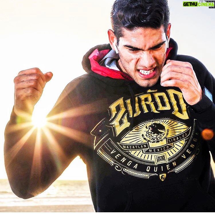 Gilberto Ramírez Instagram - 4 días para disfrutar el momento cuenta regresiva, estoy contento de volver al ring, no se pierdan la pelea amigos. ••••••••••••••••••••••••••••••• 4 more day, count down to be back in the ring , I'm really excited, don't miss the fight friends. #zapariboxing #vengaquienvenga #arree #GR Photo credit: @4mikeywilliams