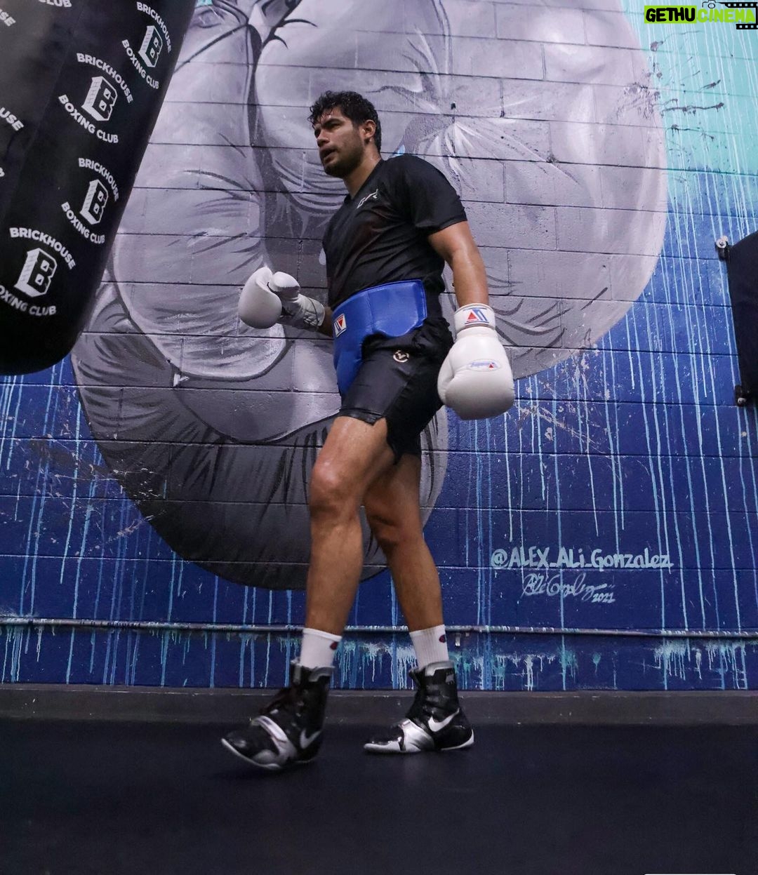 Gilberto Ramírez - 92.1K Likes - El pesimista ve dificultad en toda oportunidad. El optimista ve oportunidad en toda dificultad 💯🇲🇽🥊. #winstonchurchill
-
A pessimist sees the difficulty in every opportunity; an optimist sees the opportunity in every difficulty 💯🇲🇽🥊. #zurdo #ramirez #mexico #mazatlan #sinaloa