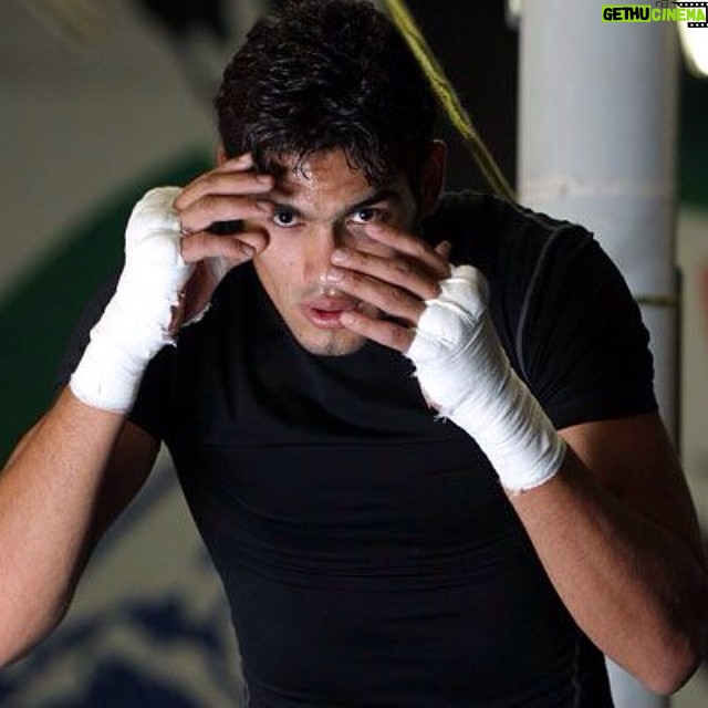 Gilberto Ramírez Instagram - Siempre con la mentalidad de realizar nuestro sueño enfocado solamente en eso no importa el reto que venga lucharemos hasta que yo quiera o dios me lo permita excelente día.