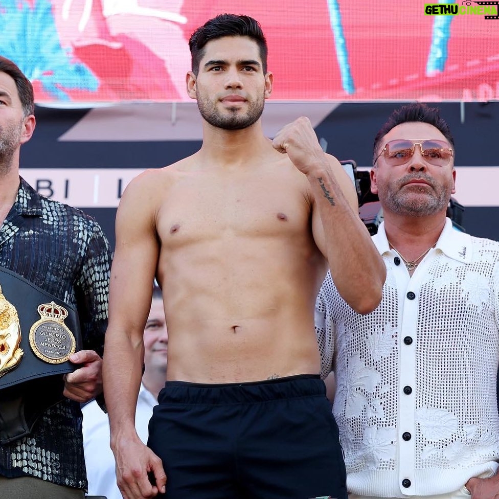 Gilberto Ramírez - 41.5K Likes - Los ganadores nunca se rinden y los que se rinden nunca ganan 💯🇲🇽🥊. #zurdo
-
Winners never quit, and quitters never win 💯🇲🇽🥊. #boxeo #boxing